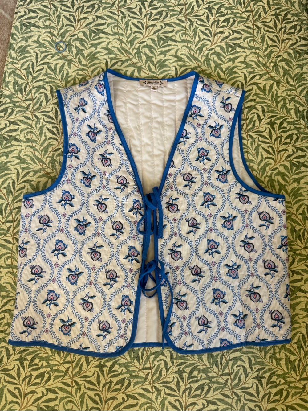 NWT Nanette Lepore White Floral Embroidered Vest with Blue Trim, Size Medium